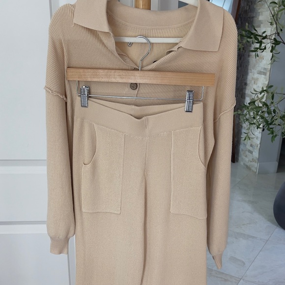 Amazon Sweaters - Amazon Cream Ribbed Knit V-Neck Sweater Set